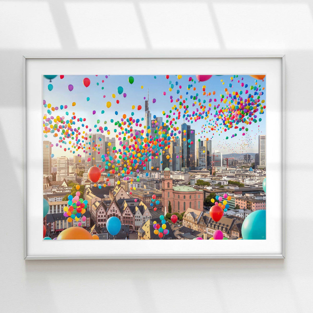 Buntes Frankfurt Skyline, Wandbild mit bunten Luftballons über Römer, Paulskirche und Frankfurter Skyline