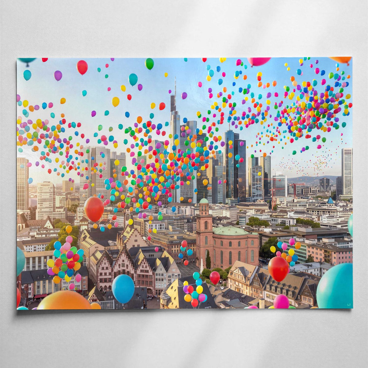 Buntes Frankfurt Skyline, Wandbild mit bunten Luftballons über Römer, Paulskirche und Frankfurter Skyline