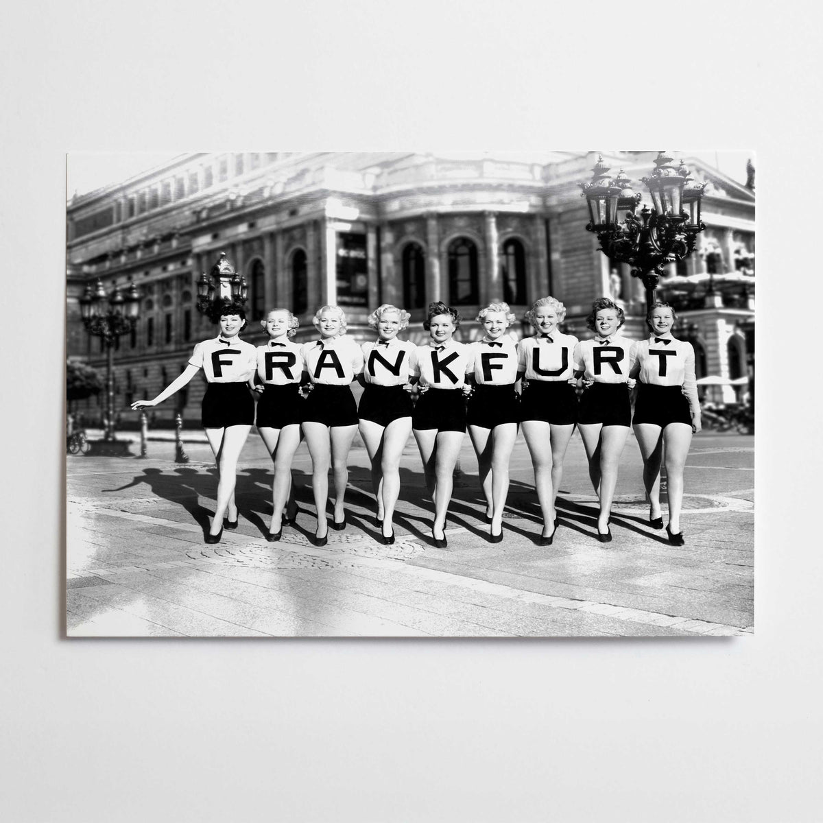 Frankfurter Mädsche vor der Oper, Poster glänzend – Wandbild